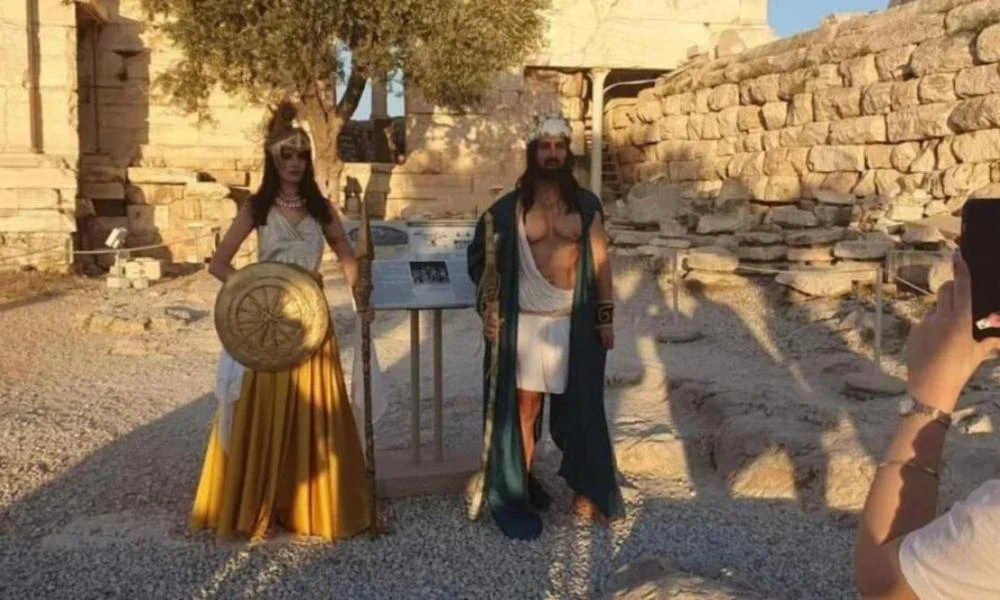 Ακρόπολη: ΕΔΕ διέταξε η Εφορεία Αρχαιοτήτων λόγω της παρουσίας ατόμων με αρχαιοελληνικές ενδυμασίες